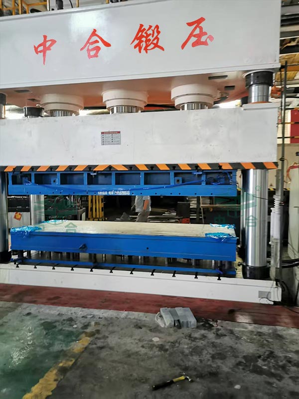 1250噸四柱液壓機.jpg