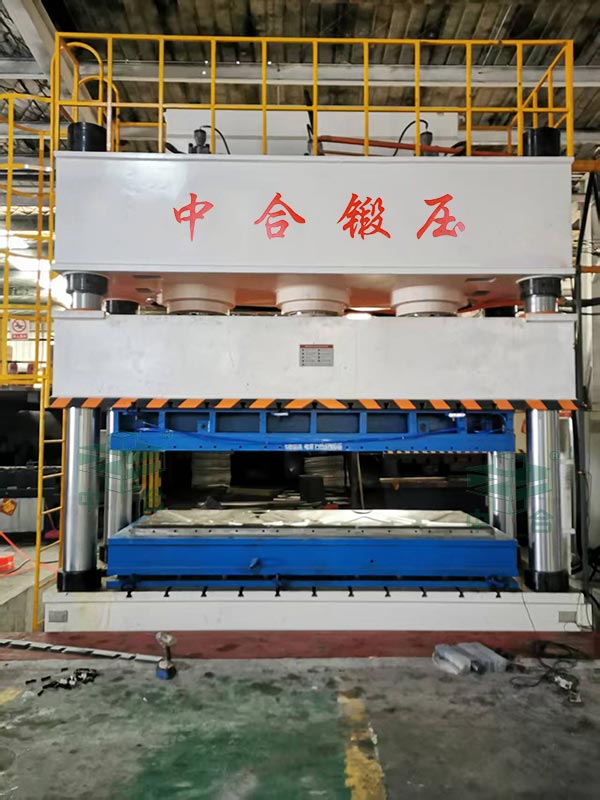 1250噸不銹鋼水箱板液壓機.jpg